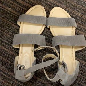 Violet & Red gray sandals